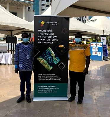 DE Africa team at Ghana data fair.