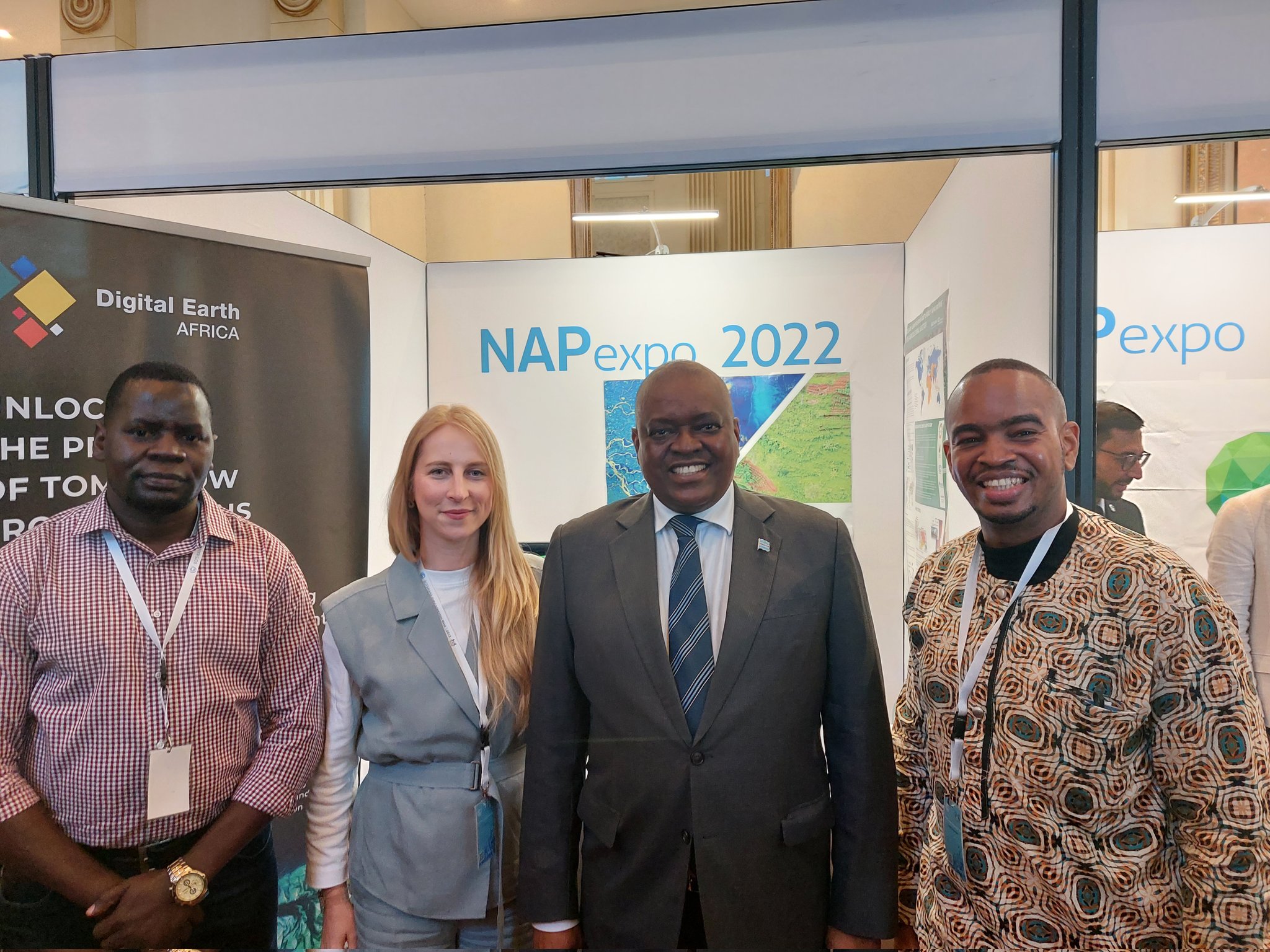 Calvince Wara – RCMRD, Dr. Sara Venturini – GEO, H.E Dr Mokgweetsi Masisi – President of Botswana, Dr. Kenneth Mubea – Digital Earth Africa