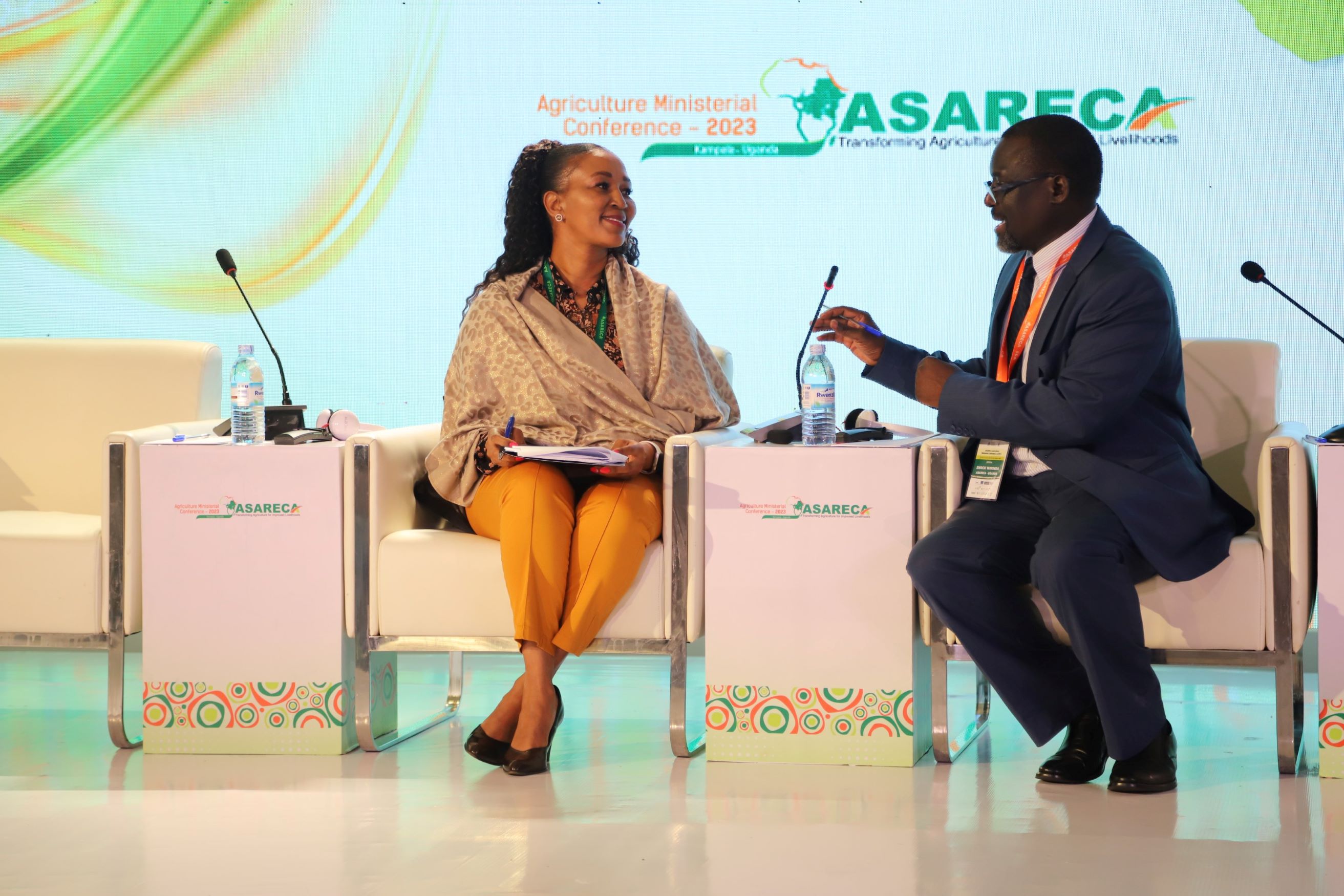 ASARECA Executive Director, Dr. Enock Warinda and DE Africa’s Managing Director, Dr. Thembi Xaba, sign a MoU at the ASARECA Agricultural Ministerial Conference 2023