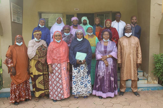Group of female scientists in Niger at a DE Africa workshop